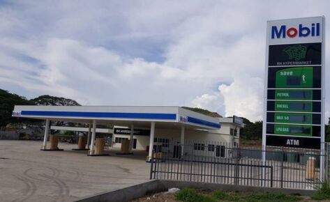 Mobil Petrol Station, 8 mile